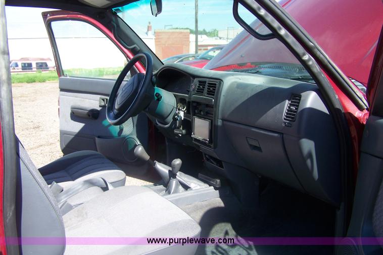 image for item A4543 1997 Toyota Tacoma LX extended cab pickup truck