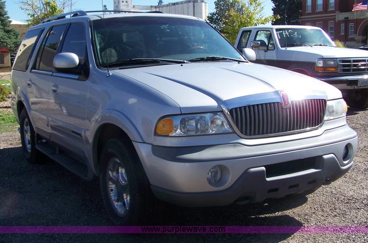 image for item A4544 1999 Lincoln Navigator SUV