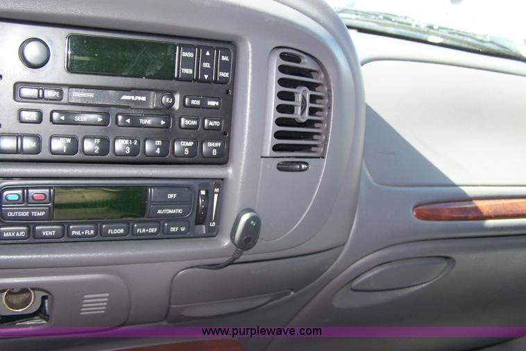 image for item A4544 1999 Lincoln Navigator SUV