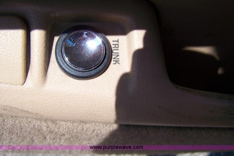 image for item A4565 1998 Ford Crown Victoria LX