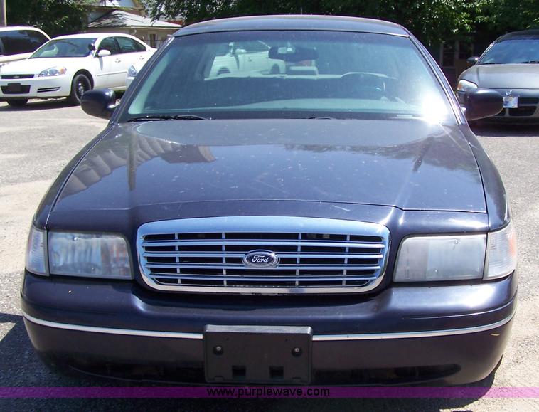 image for item A4567 1999 Ford Crown Victoria LX