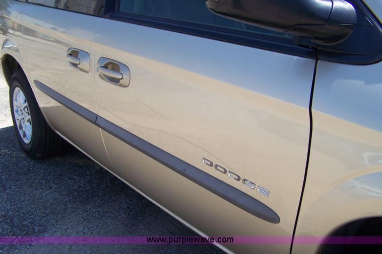 image for item A4570 2001 Dodge Caravan Sport mini van