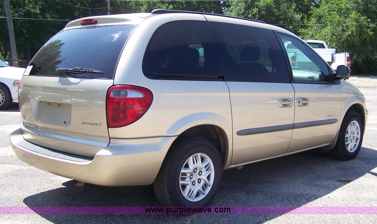 image for item A4570 2001 Dodge Caravan Sport mini van