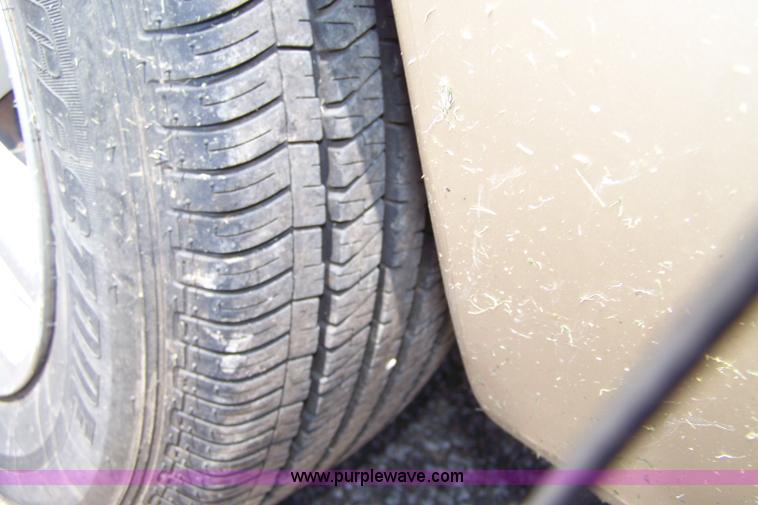 image for item A4570 2001 Dodge Caravan Sport mini van