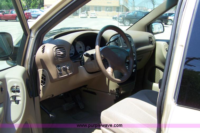 image for item A4570 2001 Dodge Caravan Sport mini van