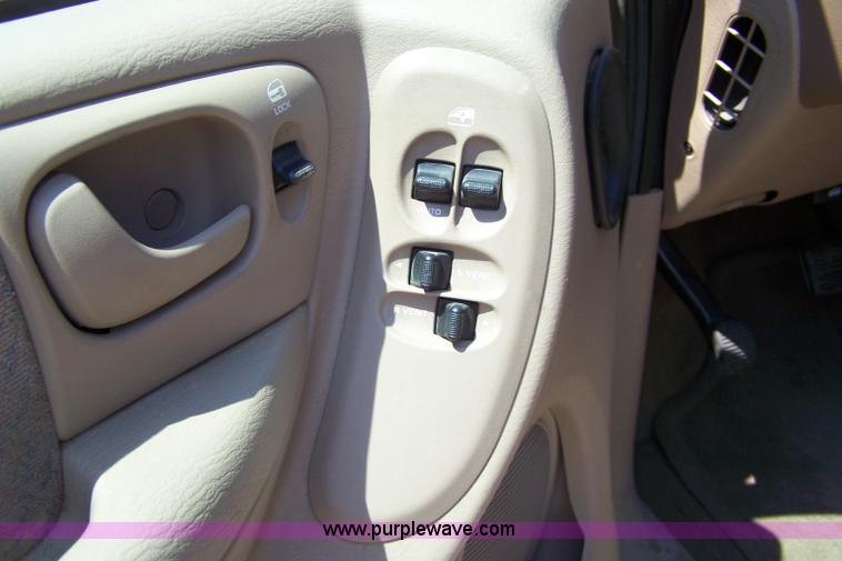 image for item A4570 2001 Dodge Caravan Sport mini van