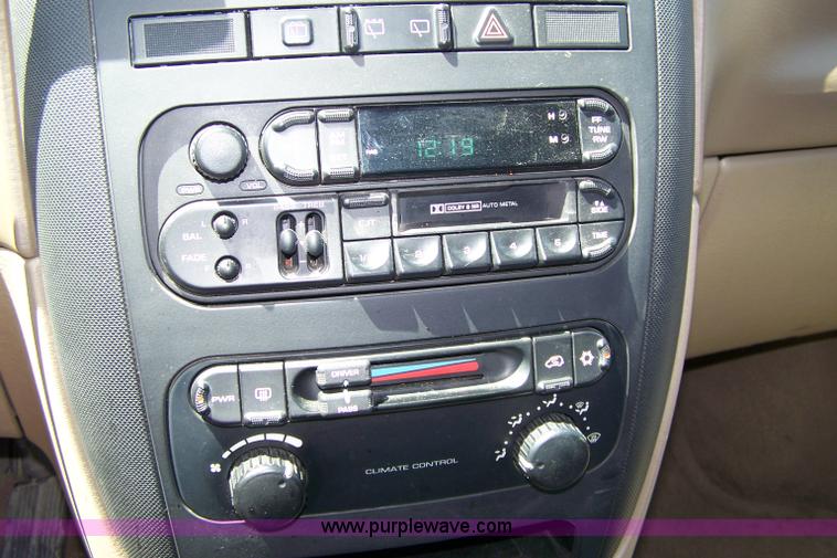 image for item A4570 2001 Dodge Caravan Sport mini van