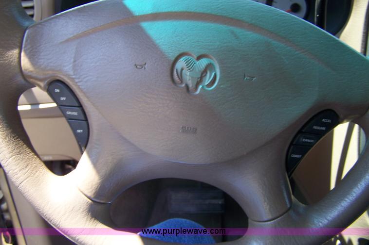 image for item A4570 2001 Dodge Caravan Sport mini van