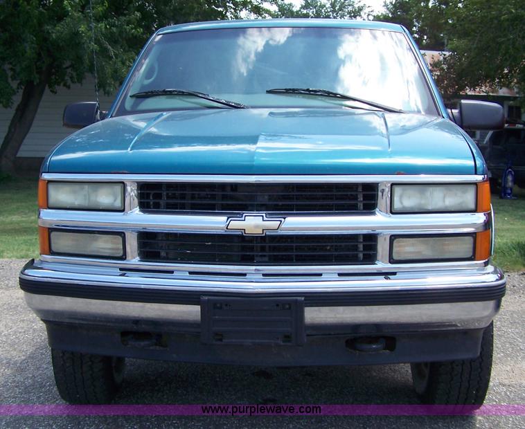 image for item A4572 1997 Chevrolet Silverado 1500 Z71 extended cab pickup truck