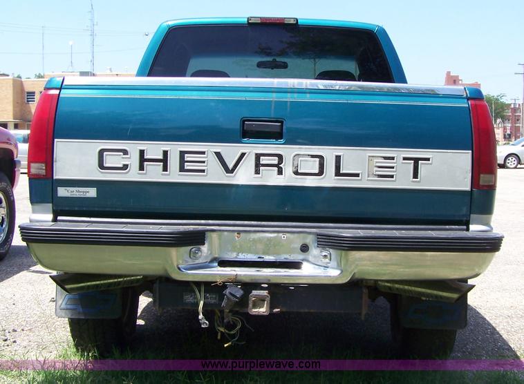 image for item A4572 1997 Chevrolet Silverado 1500 Z71 extended cab pickup truck