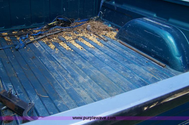 image for item A4572 1997 Chevrolet Silverado 1500 Z71 extended cab pickup truck