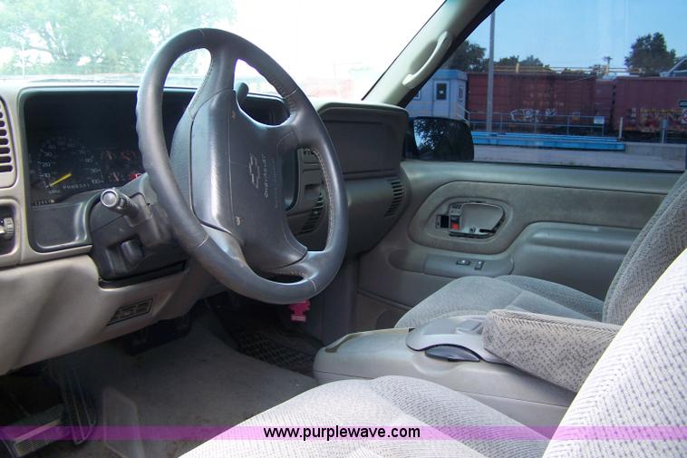 image for item A4572 1997 Chevrolet Silverado 1500 Z71 extended cab pickup truck