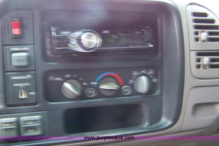 image for item A4572 1997 Chevrolet Silverado 1500 Z71 extended cab pickup truck