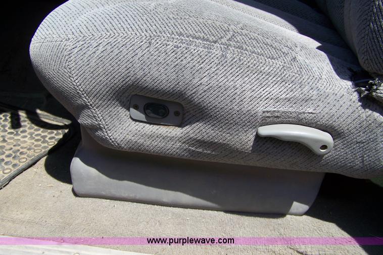 image for item A4572 1997 Chevrolet Silverado 1500 Z71 extended cab pickup truck