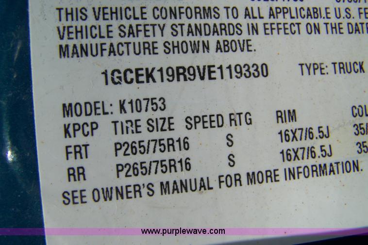 image for item A4572 1997 Chevrolet Silverado 1500 Z71 extended cab pickup truck