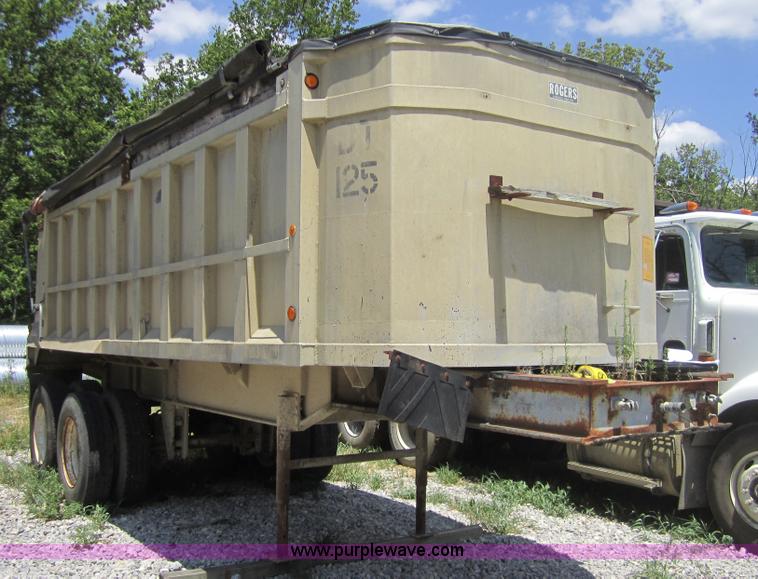 image for item A4737 1992 Rogers end dump trailer