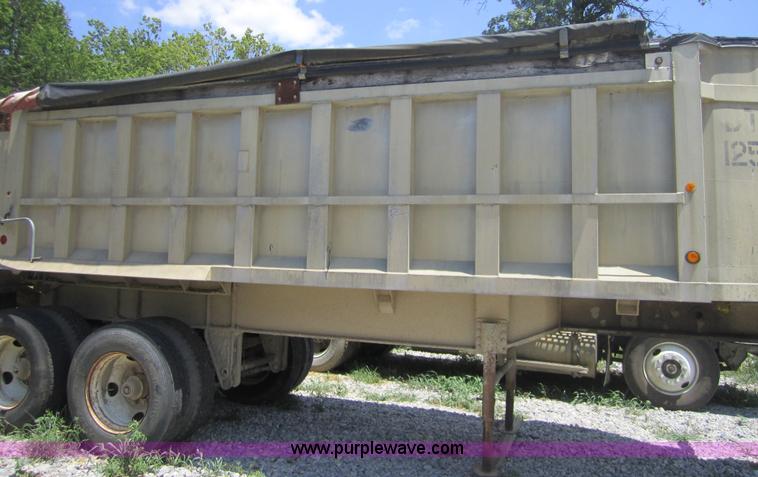 image for item A4737 1992 Rogers end dump trailer