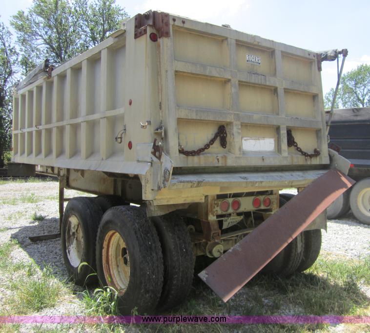 image for item A4737 1992 Rogers end dump trailer