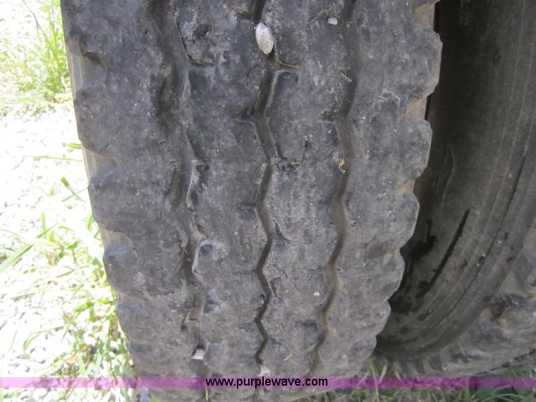 image for item A4737 1992 Rogers end dump trailer