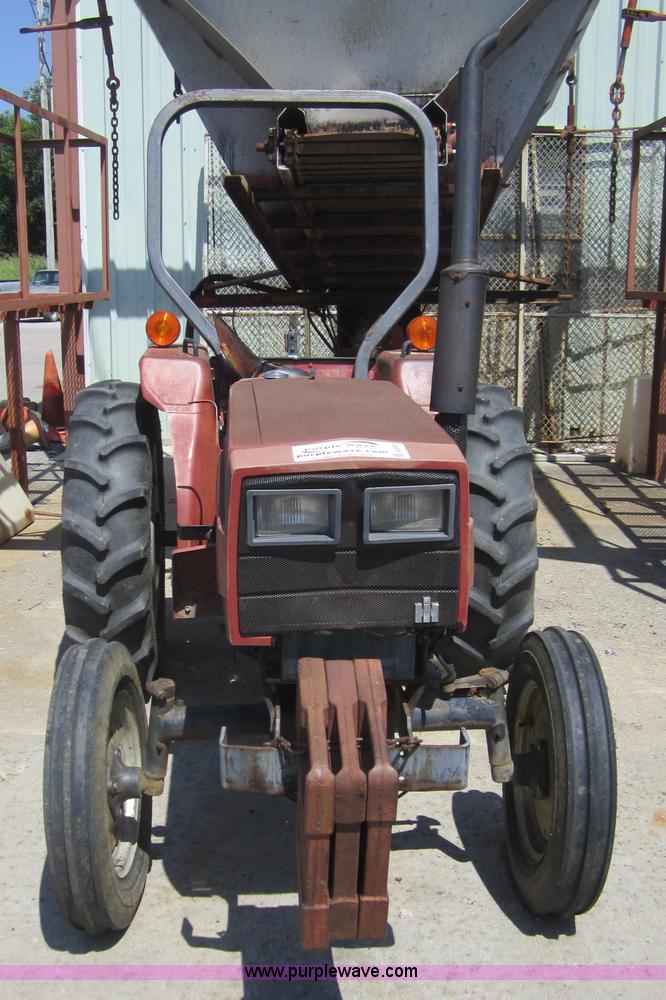 image for item A4747 International 254 tractor