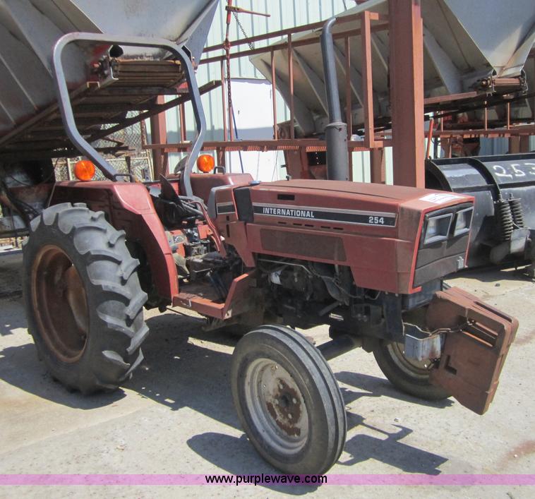 image for item A4747 International 254 tractor