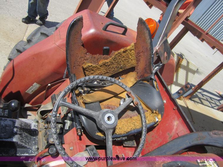 image for item A4747 International 254 tractor