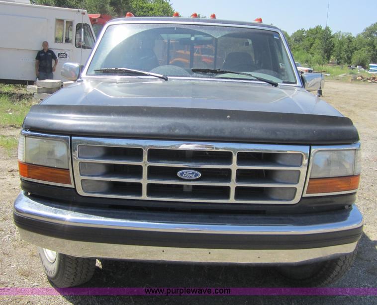 image for item A4748 1995 Ford F250 pickup truck
