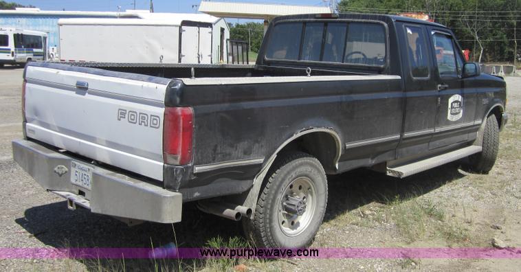 image for item A4748 1995 Ford F250 pickup truck