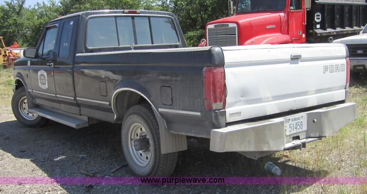 image for item A4748 1995 Ford F250 pickup truck