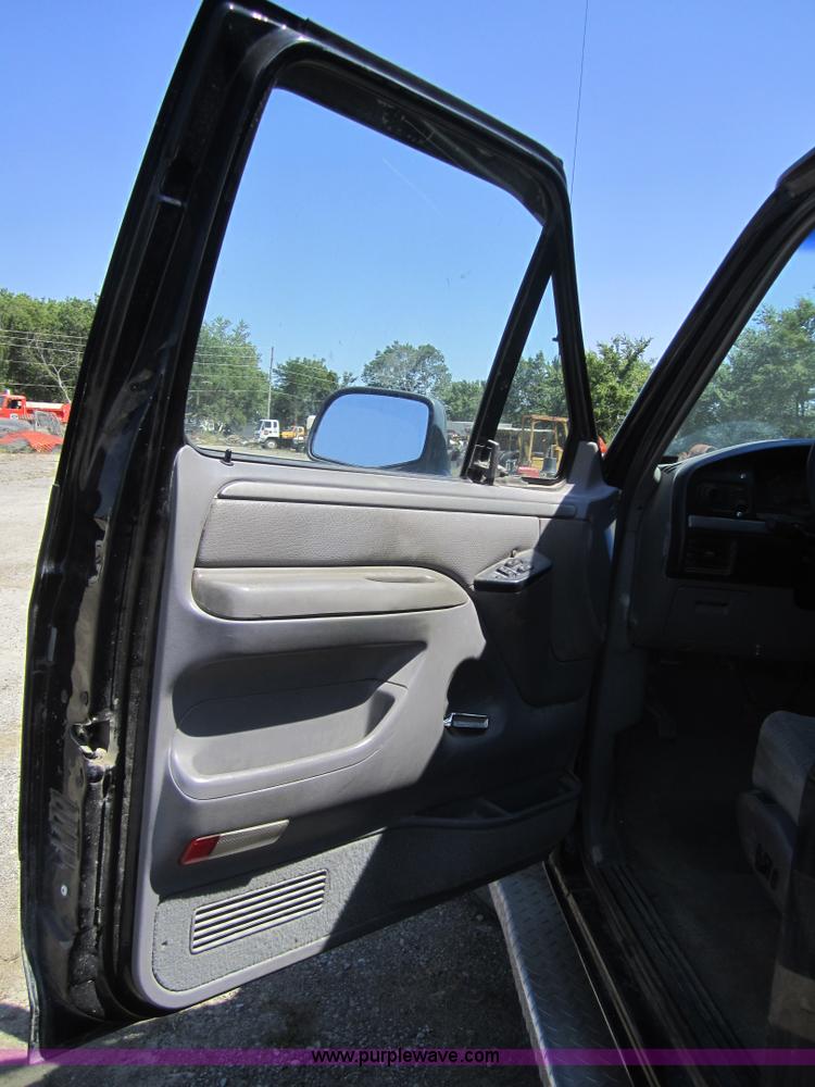 image for item A4748 1995 Ford F250 pickup truck