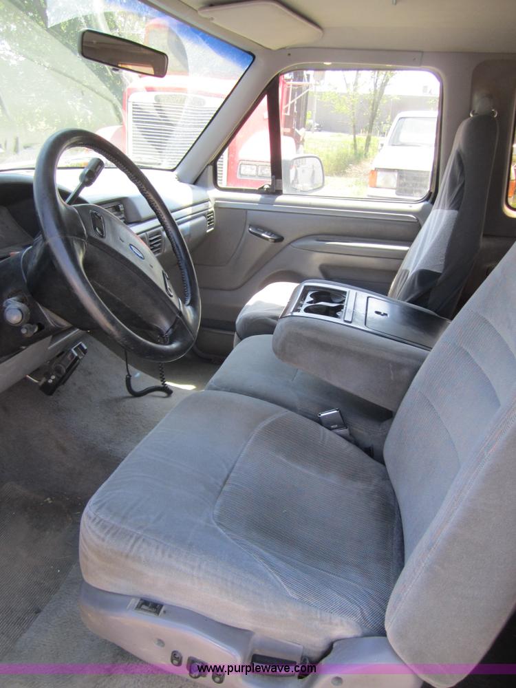 image for item A4748 1995 Ford F250 pickup truck