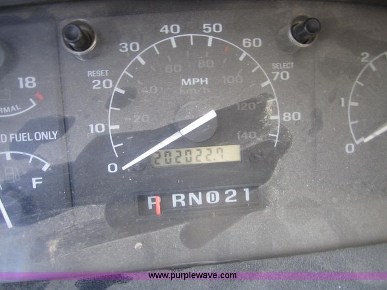 image for item A4748 1995 Ford F250 pickup truck