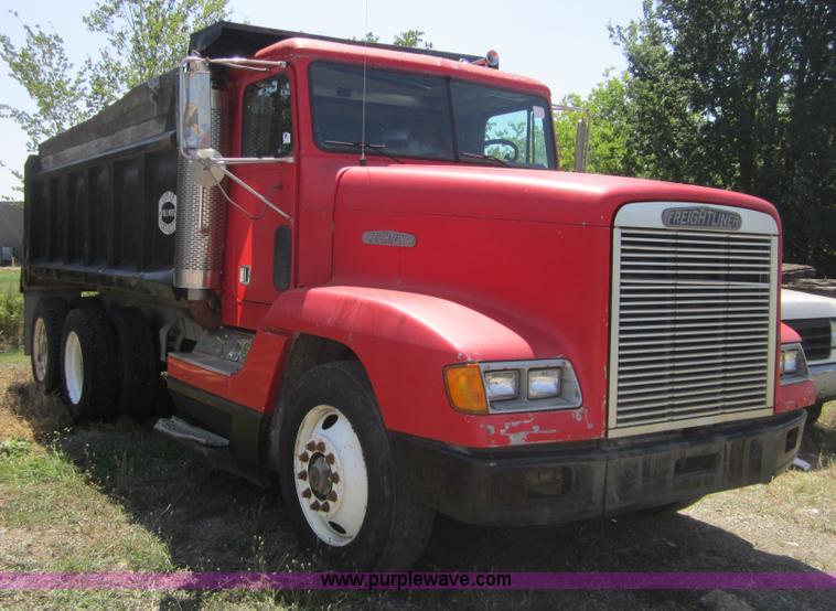 image for item A4750 1992 Freightliner FLD dump truck