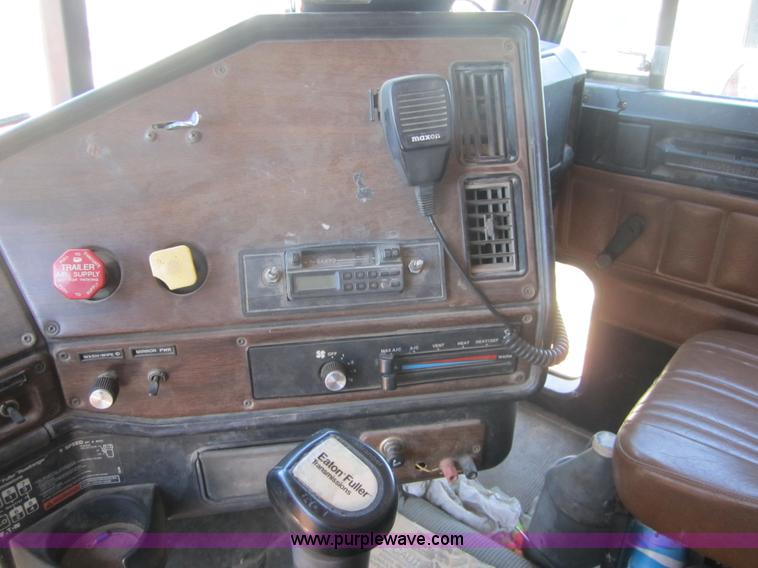 image for item A4750 1992 Freightliner FLD dump truck