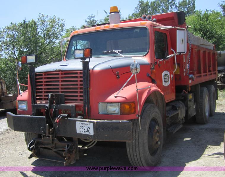 image for item A4753 1993 International 4900 dump truck