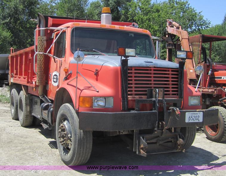 image for item A4753 1993 International 4900 dump truck