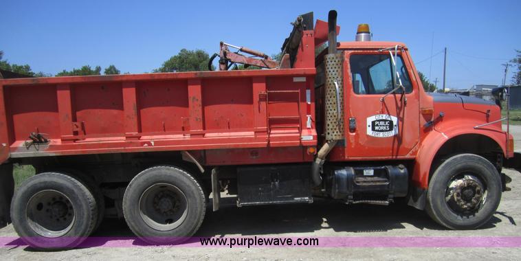 image for item A4753 1993 International 4900 dump truck