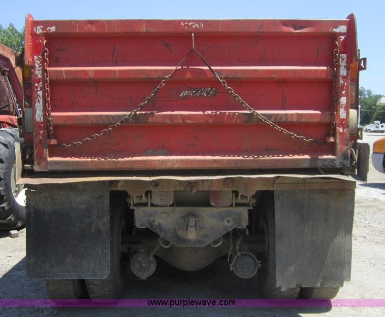 image for item A4753 1993 International 4900 dump truck