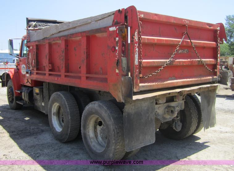 image for item A4753 1993 International 4900 dump truck