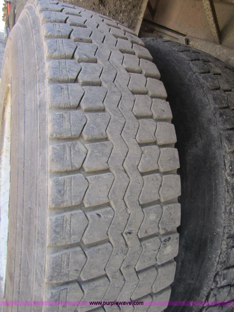 image for item A4753 1993 International 4900 dump truck