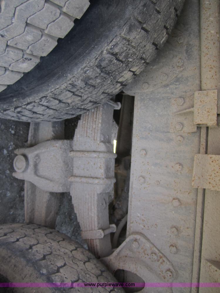 image for item A4753 1993 International 4900 dump truck