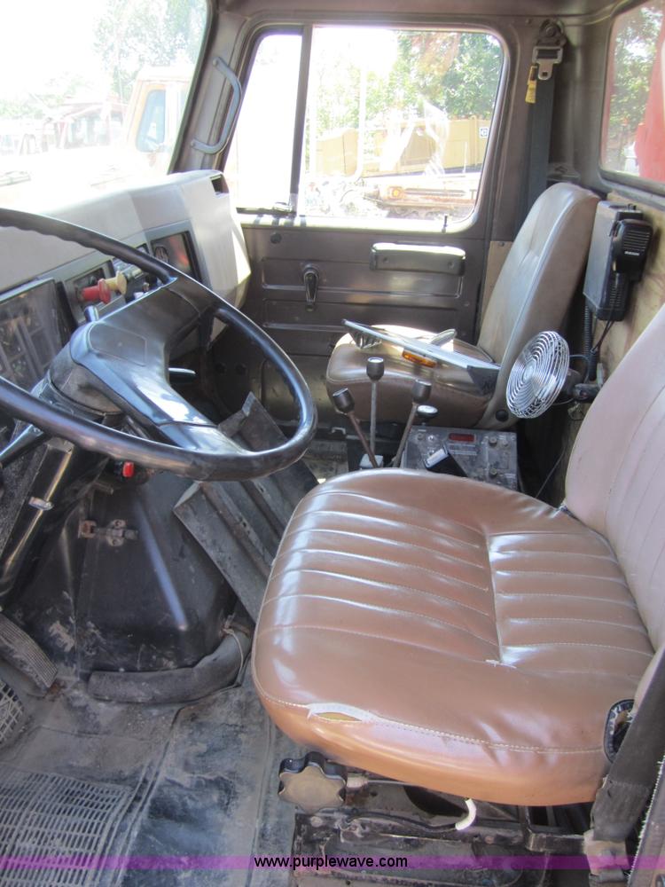 image for item A4753 1993 International 4900 dump truck