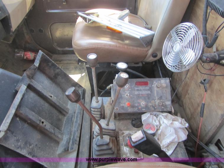 image for item A4753 1993 International 4900 dump truck