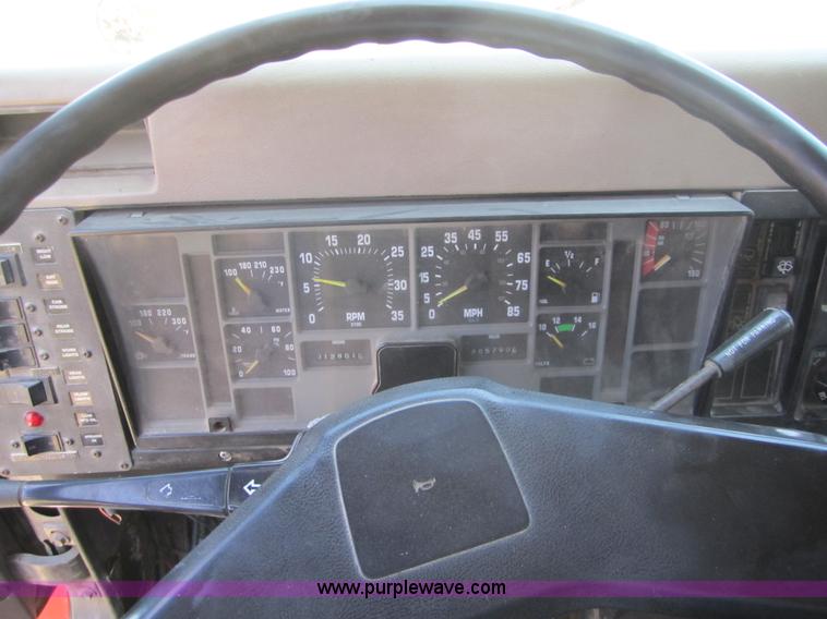 image for item A4753 1993 International 4900 dump truck