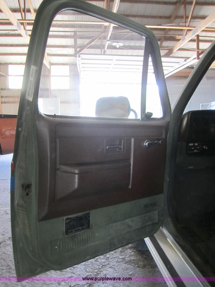 image for item A4764 1984 Chevrolet D30 Military box truck