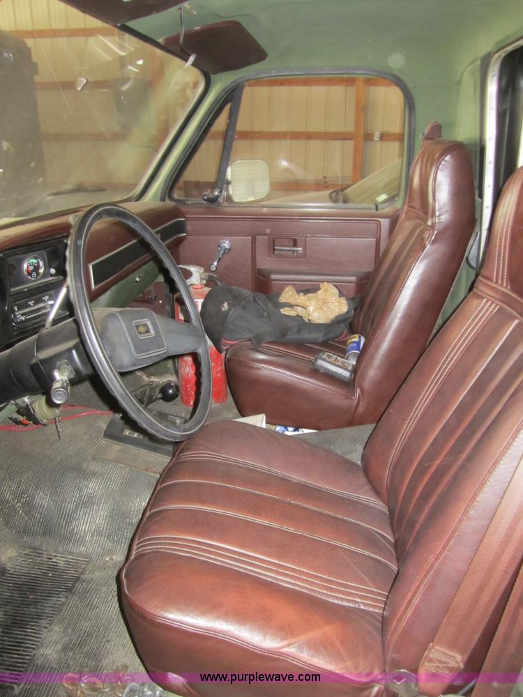 image for item A4764 1984 Chevrolet D30 Military box truck