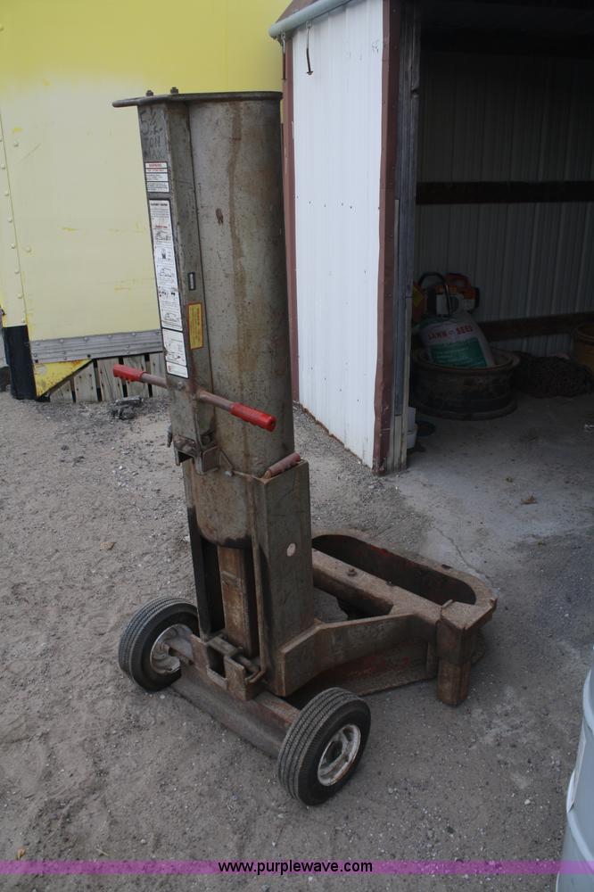 image for item A9085 Gray TNT550 pneumatic bumper jack