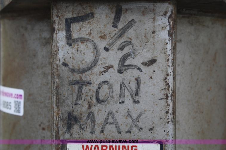 image for item A9085 Gray TNT550 pneumatic bumper jack