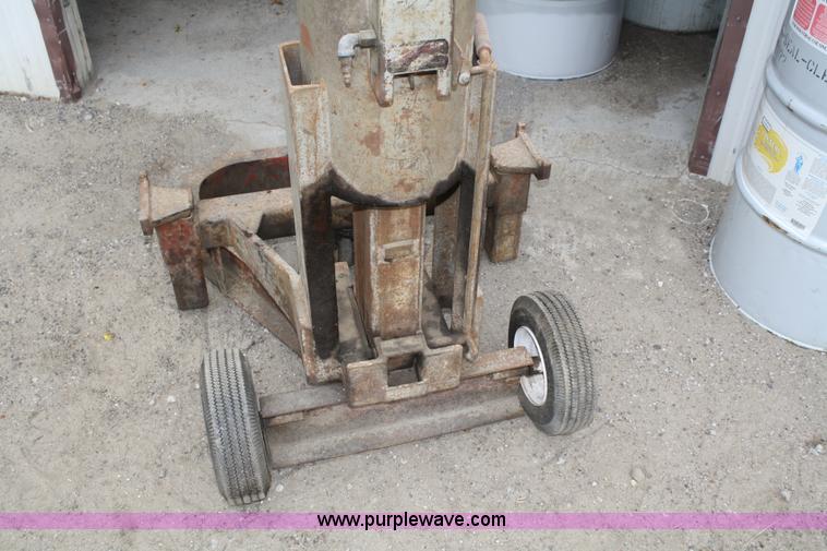 image for item A9085 Gray TNT550 pneumatic bumper jack