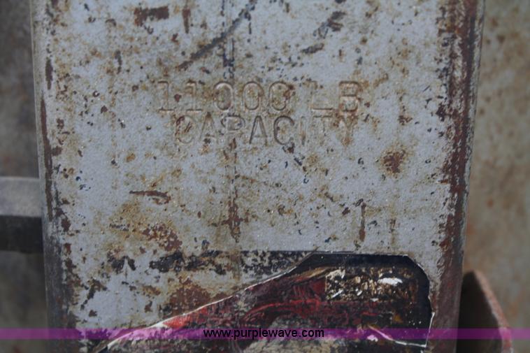 image for item A9085 Gray TNT550 pneumatic bumper jack